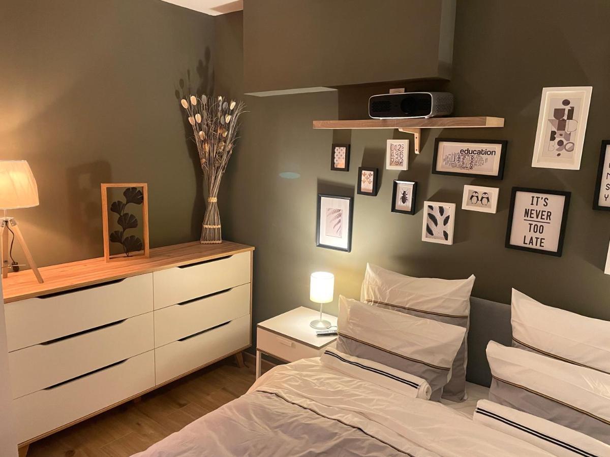 Mille Et Une Nuit, Appartement Classe 3 Etoiles En Rdc Avec Exterieur Et Parking Dole Exterior foto